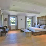 B&B Vyylla Private